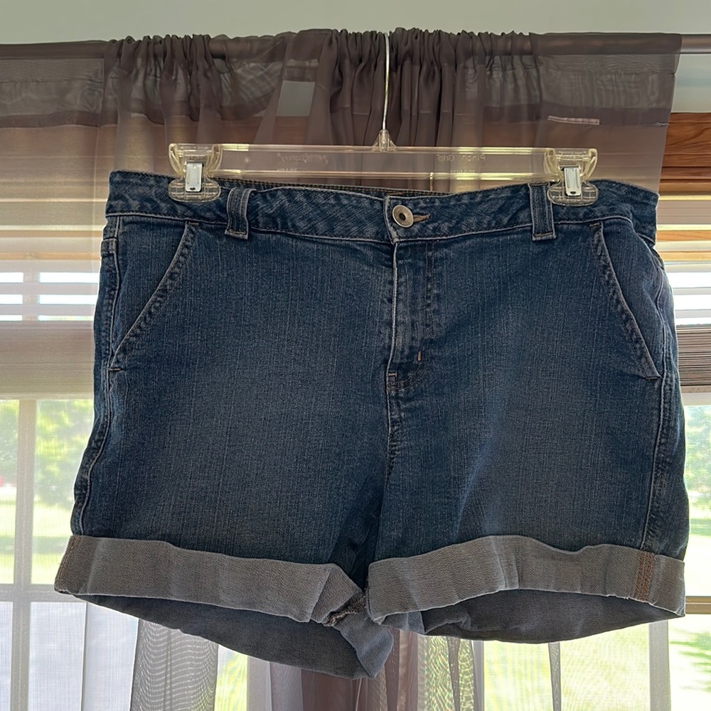 Size 16 DKNY denim shorts